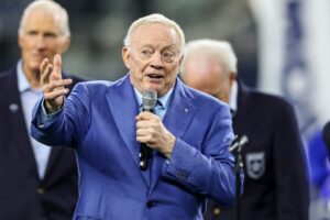 Read more about the article How much longer will Jerry Jones allow Mike McCarthy to hold back Dak Prescott and the failing $10 billion Dallas Cowboys?