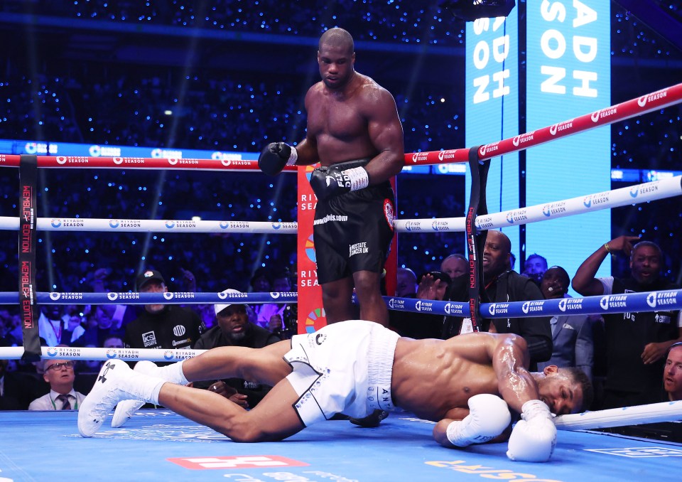 You are currently viewing Frank Warren says Daniel Dubois doesn’t have rematch clause, but is open to second meeting and refuses to rule out Anthony Joshua vs Tyson Fury