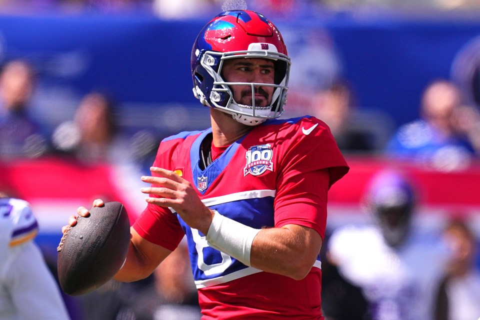 You are currently viewing ‘He could get benched’ – Big Apple pressure could force New York Giants into decision over $160m quarterback Daniel Jones they paid over Saquon Barkley