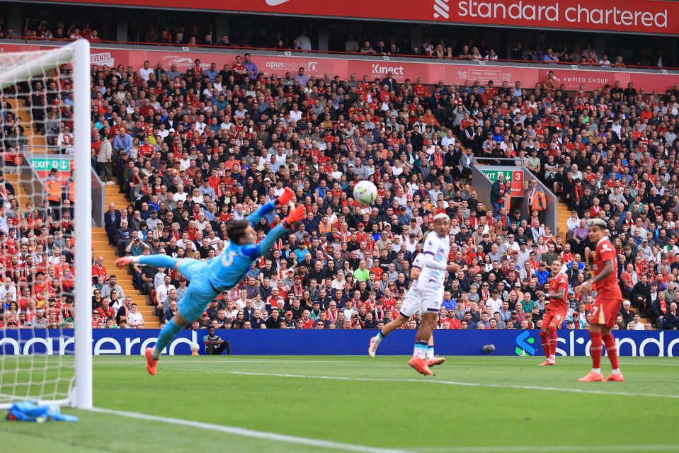 You are currently viewing Darwin Nunez stuns Arne Slot and gets standing ovation from Troy Deeney with outrageous Liverpool goal