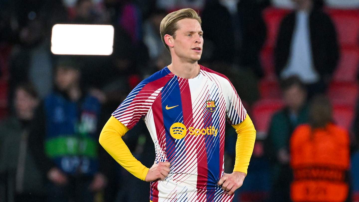 You are currently viewing Barcelona director confirms stance on Frenkie de Jong sale