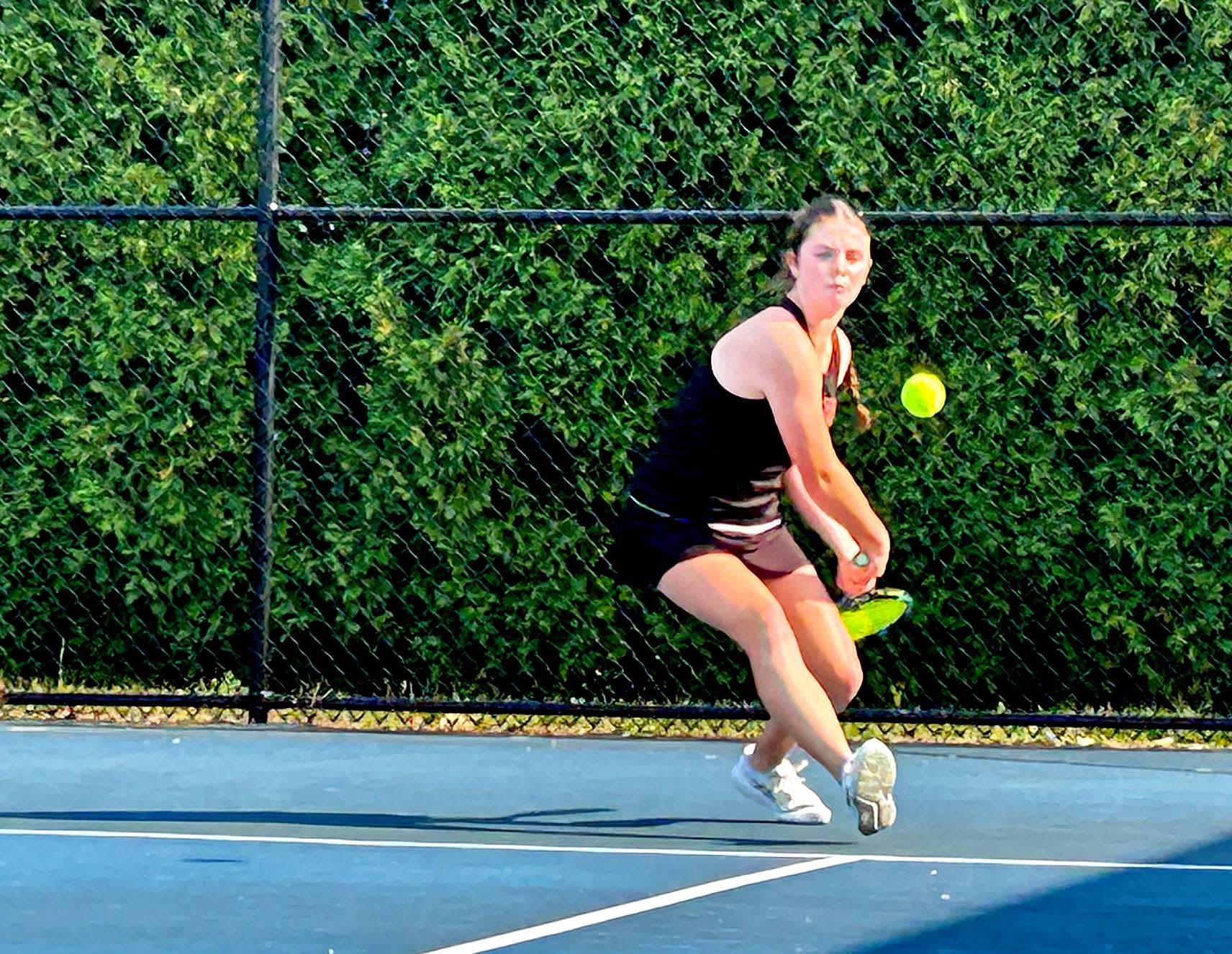 You are currently viewing Two-sport athlete Paige Patsy helps Cathedral Prep’s girls tennis team defeat Fairview