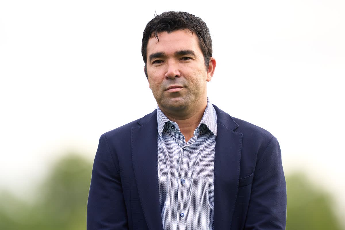 You are currently viewing Barcelona Sporting Director Deco nearly missed first game due to sudden hospital trip