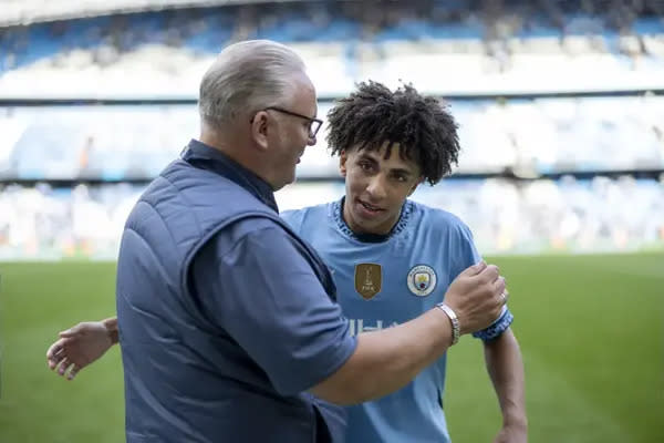 You are currently viewing Rico Lewis explains major Manchester City transfer decision after Phil Foden example