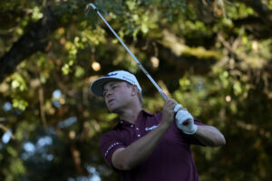 Read more about the article Tree-hugging Patton Kizzire takes lead at Silverado in FedEx Cup Fall opener