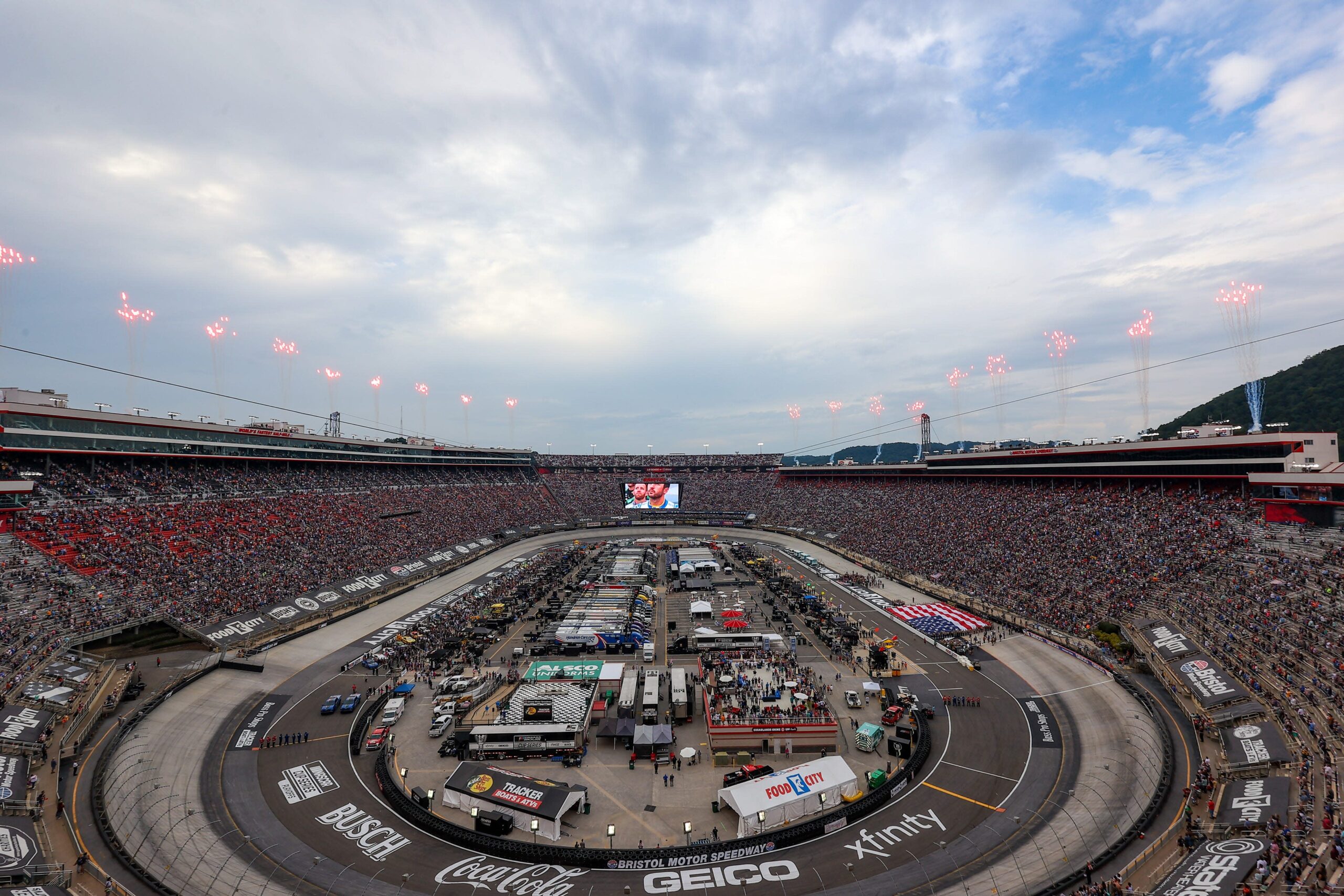 You are currently viewing NASCAR 2024 playoffs at Bristol: Start time, TV, streaming, lineup for Night Race