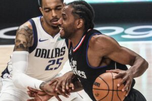 Read more about the article Clippers to limit Kawhi Leonard’s training camp work because of knee