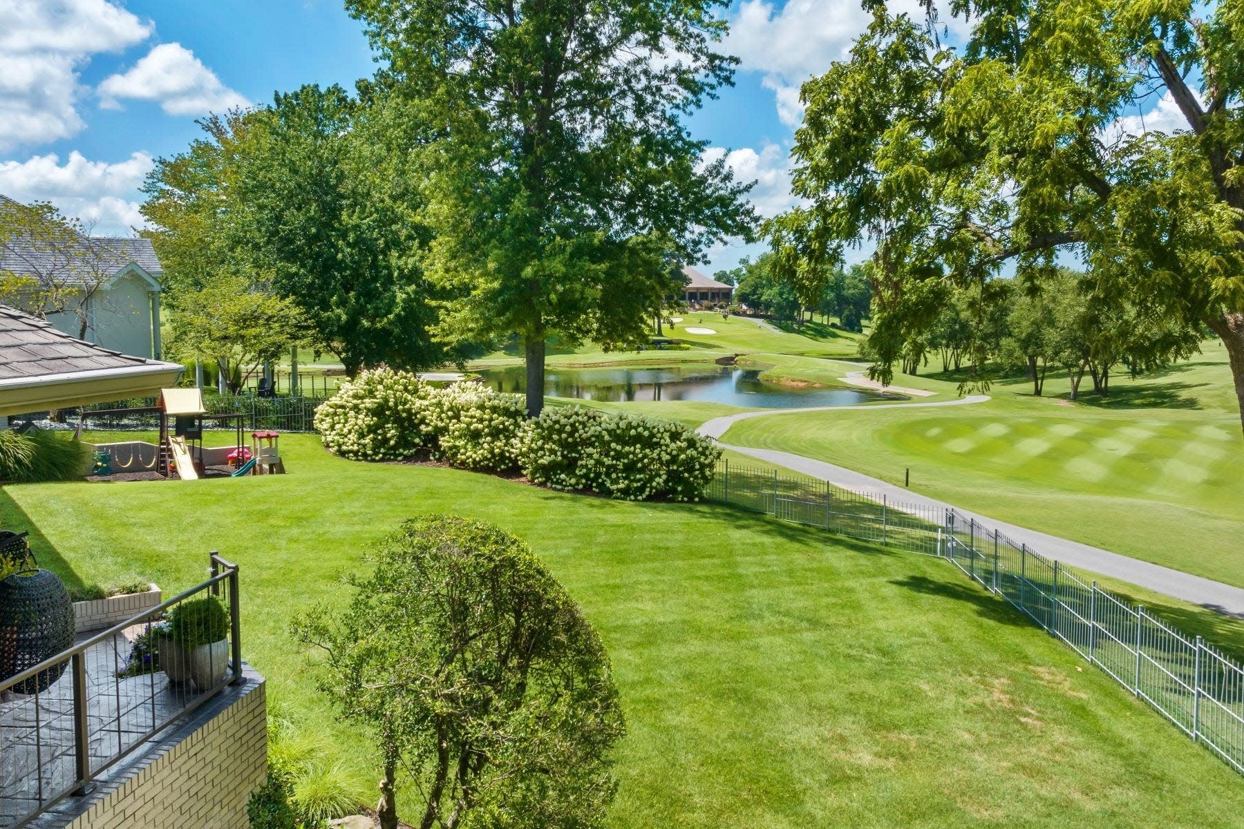 Read more about the article This six-bedroom home on an LPGA host golf course in Arkansas is selling for $3M