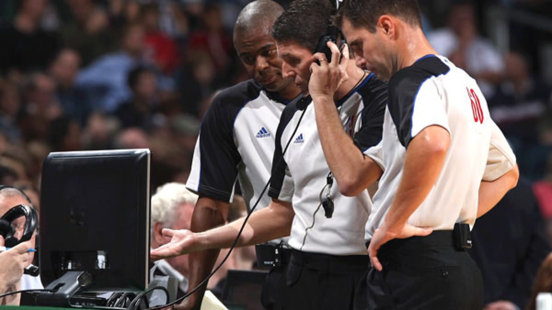 You are currently viewing NBA expands scope of out-of-bounds coaches challenges, fouls can now be called from review