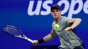 Read more about the article World No. 1 Jannik Sinner, chasing second major title, reaches US Open semifinals with win against No. 5 Daniil Medvedev