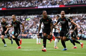 Read more about the article Arsenal fans love Ian Wright’s celebration of Gabriel winner right in front of Tottenham legend Glenn Hoddle