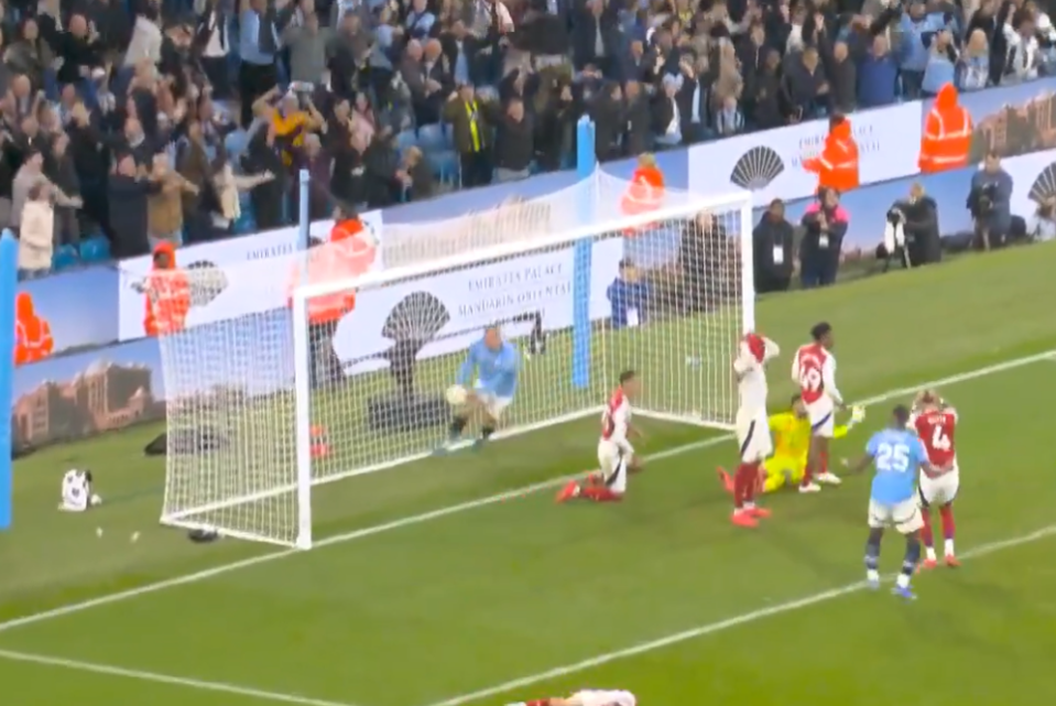 You are currently viewing Unseen moment shows Erling Haaland throw ball at Gabriel’s head as Man City snatch equaliser at the death against Arsenal