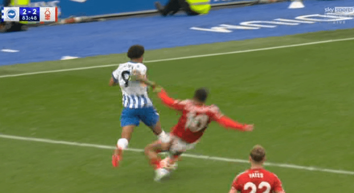 You are currently viewing Morgan Gibbs-White screams in Anthony Taylor’s face as THREE red cards shown in mad moment during Brighton vs Nottingham Forest