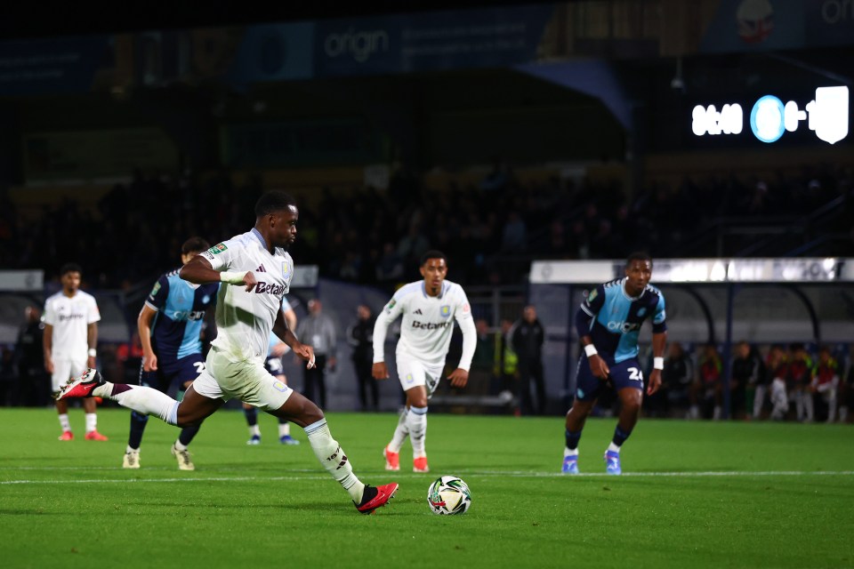 You are currently viewing Unai Emery breaks Aston Villa club record with Carabao Cup win