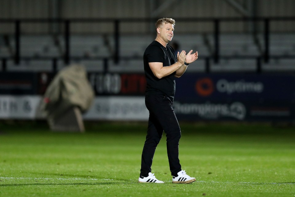 You are currently viewing Salford manager Karl Robinson wanted by Crawley Town as Scott Lindsey replacement