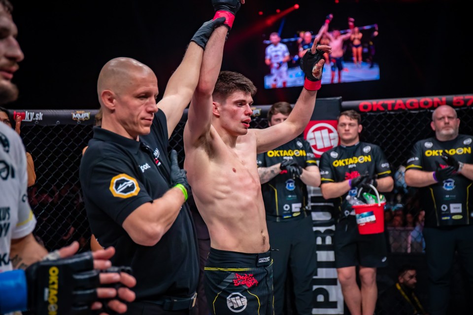 You are currently viewing Meet the MMA prospect who trains with Paddy Pimblett and fights like Khabib Nurmagomedov