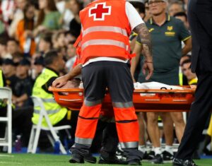 Read more about the article Real Madrid hero leaves the pitch in tears after screaming in pain with horrific leg injury