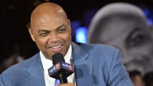 Read more about the article Barkley caught disparaging Warriors in pregame hot-mic gaffe