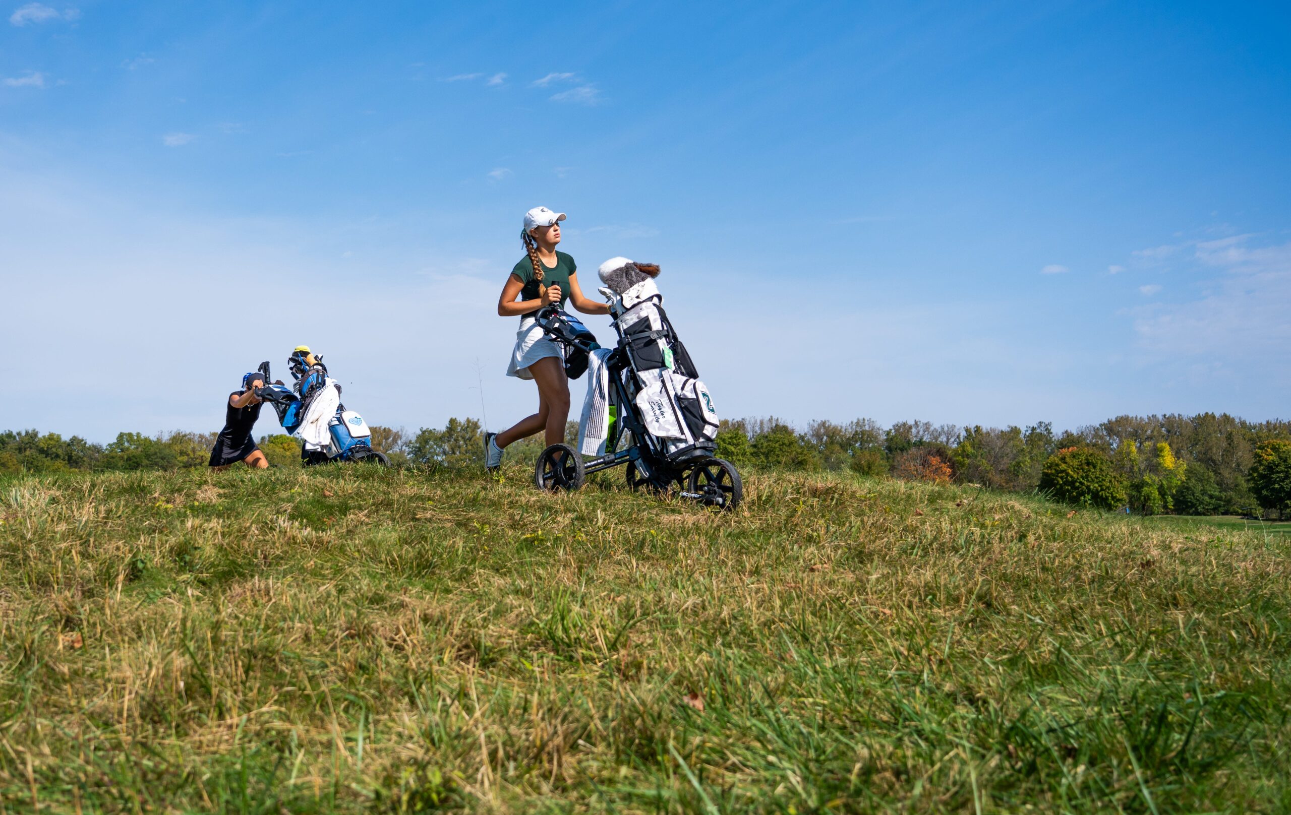 You are currently viewing Freshman co-leader, birdies and glitter: Recapping Day 1of IHSAA girls golf state finals