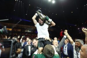 Read more about the article Artur Beterbiev made history as he beat Dmitry Bivol to become undisputed king, and British stars lit up the undercard in Riyadh