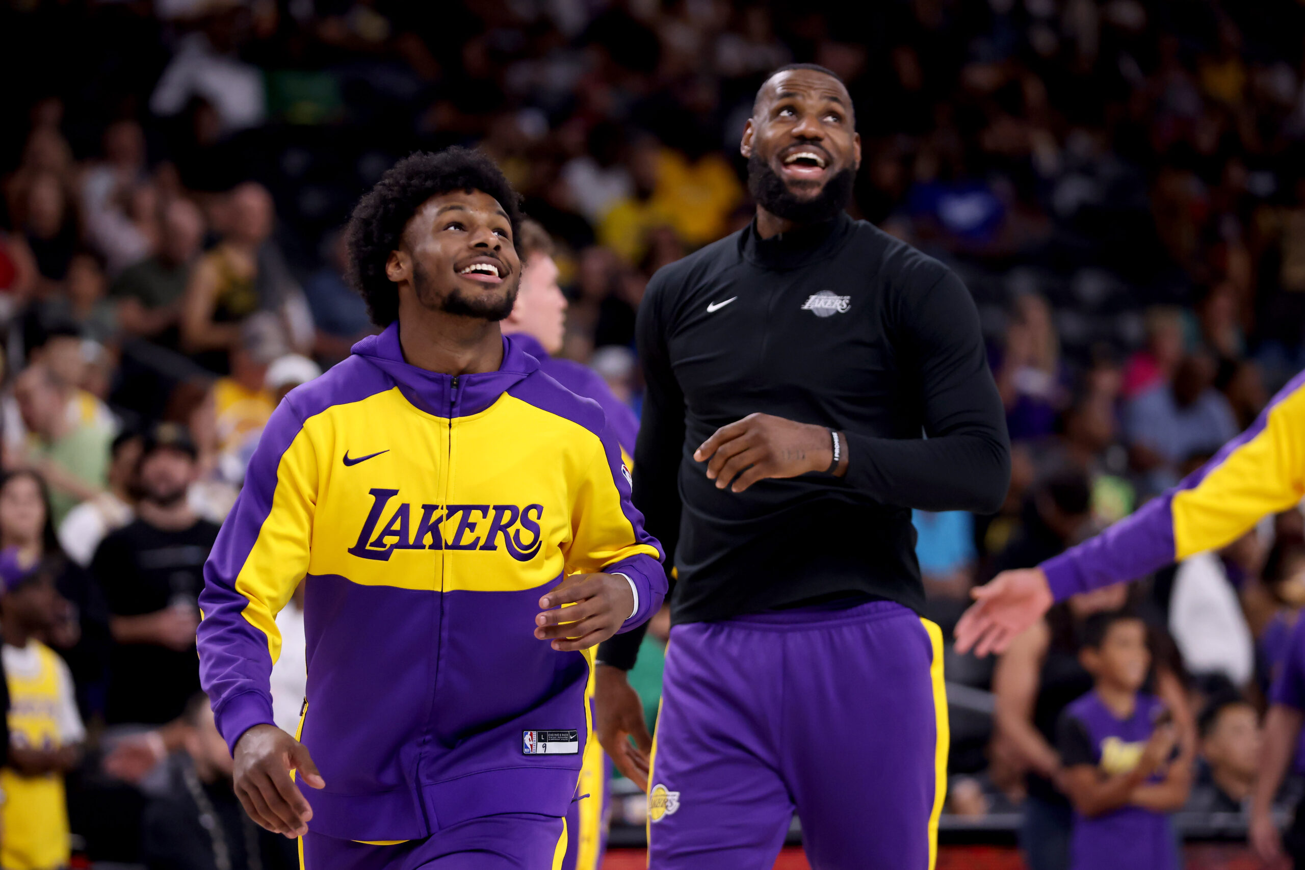 You are currently viewing LeBron James, Bronny share court for the first time in Lakers preseason game