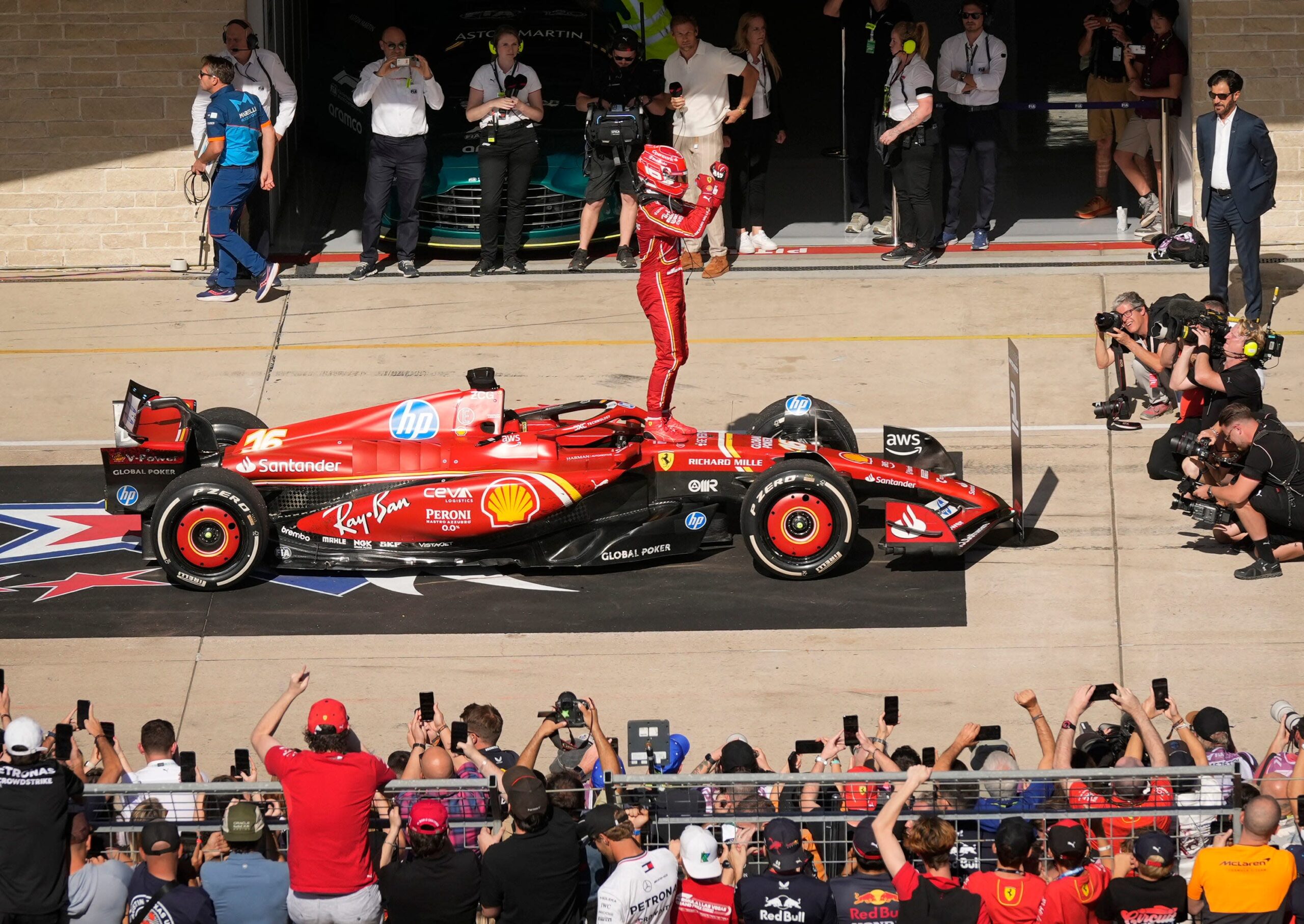 You are currently viewing Ferrari’s Charles Leclerc roars from fourth to first to claim F1’s U.S. Grand Prix race