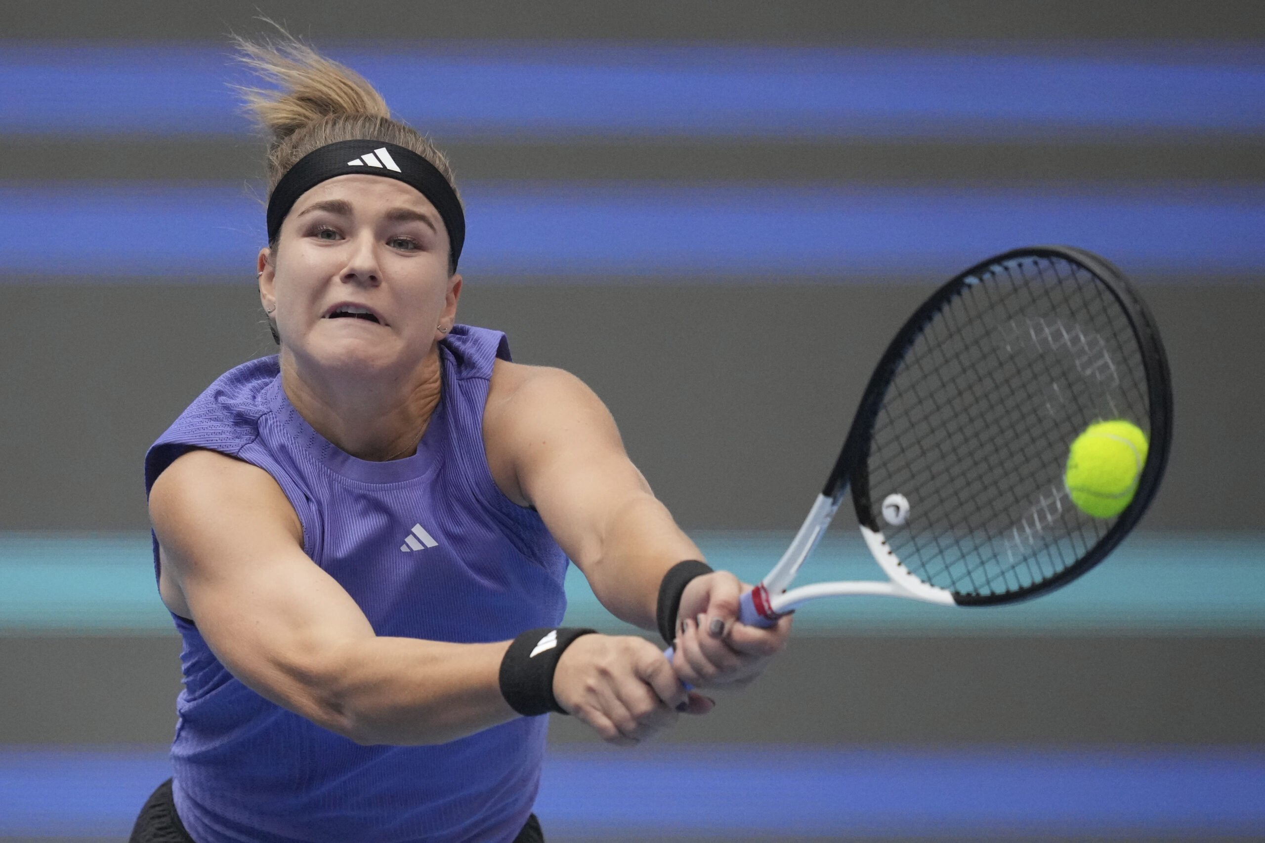 You are currently viewing Muchova ends Sabalenka’s 15-match winning streak in China Open quarterfinals