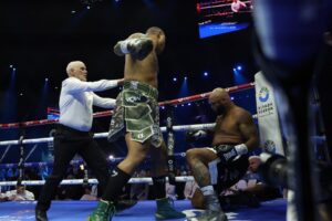 Read more about the article Frazer Clarke injury revealed after Fabio Wardley leaves massive dent in rival’s head following vicious KO