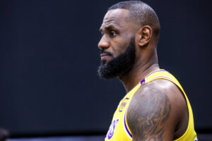 Read more about the article Lakers star LeBron James complaining about flying to Milwaukee for a preseason game