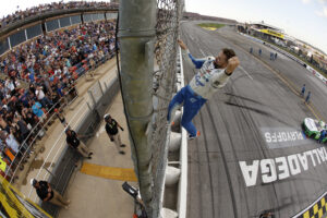 Read more about the article NASCAR: Ricky Stenhouse Jr. wins at Talladega after a record-setting crash