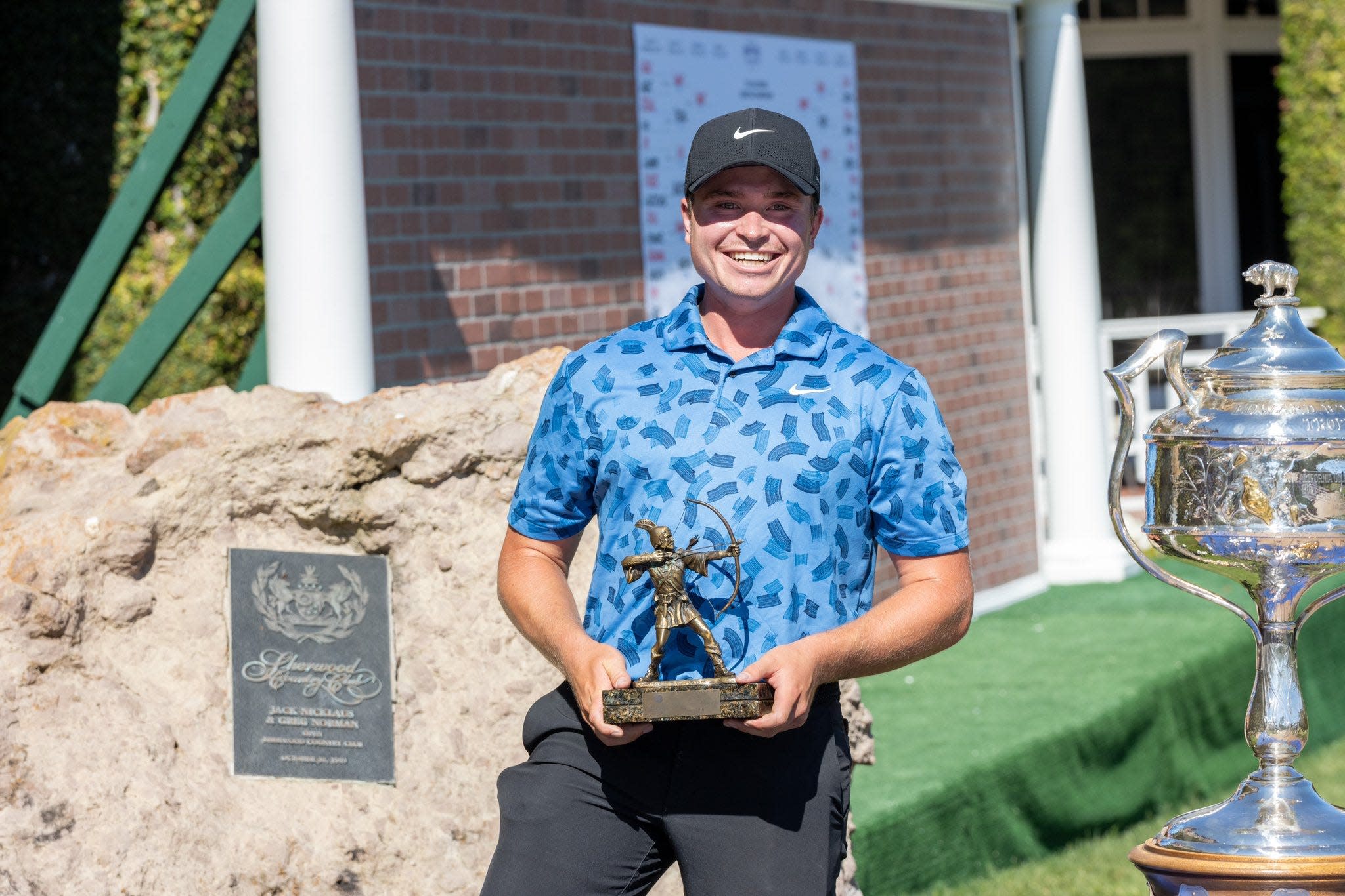 You are currently viewing 12 hours and 1,760 miles away after PGA Tour debut, this golfer teed it up in college event