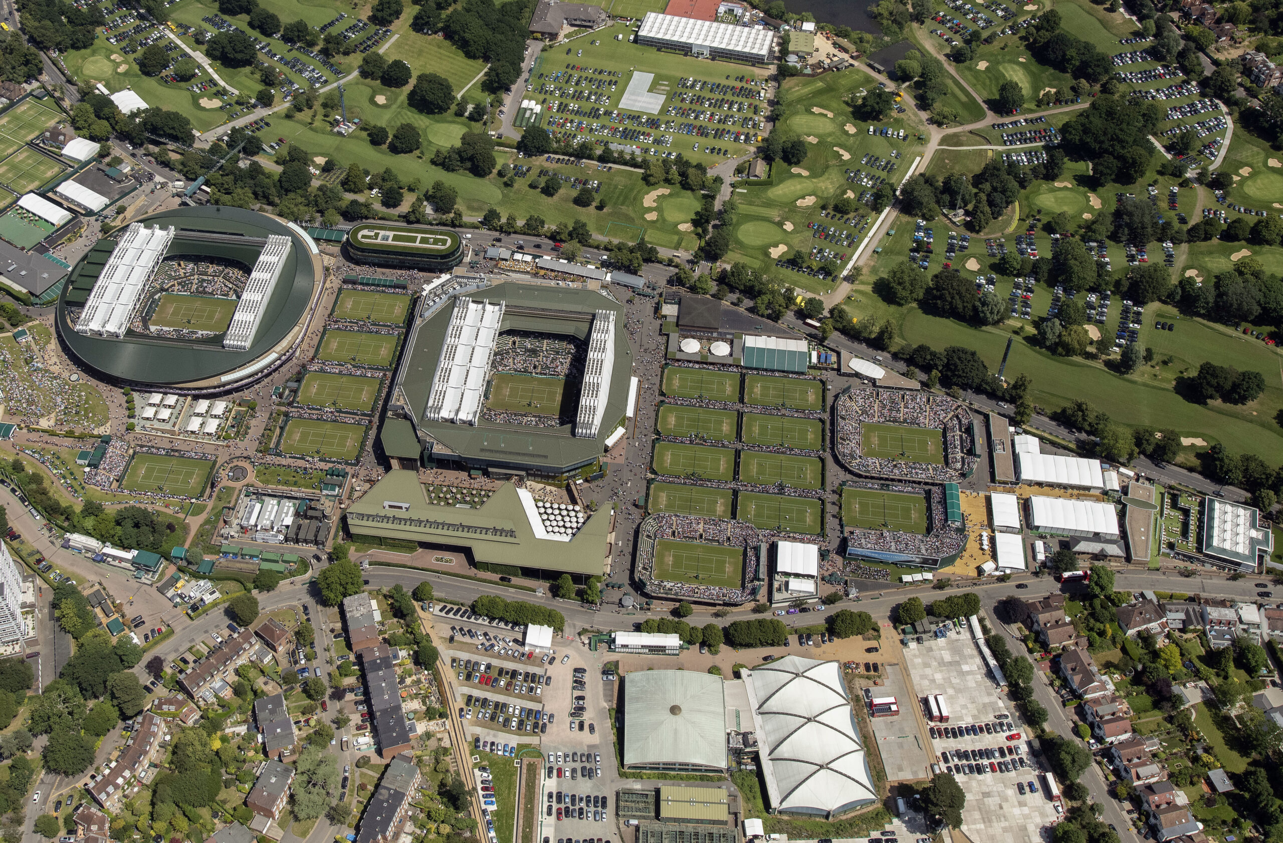 You are currently viewing Wimbledon tennis tournament to use AI to make line calls in break with tradition