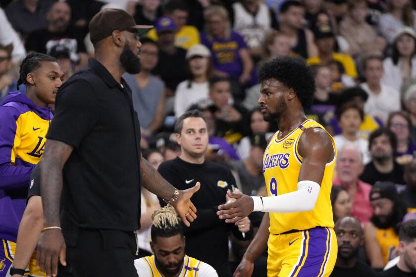 You are currently viewing Lakers stars LeBron James, Anthony Davis set to make preseason debut