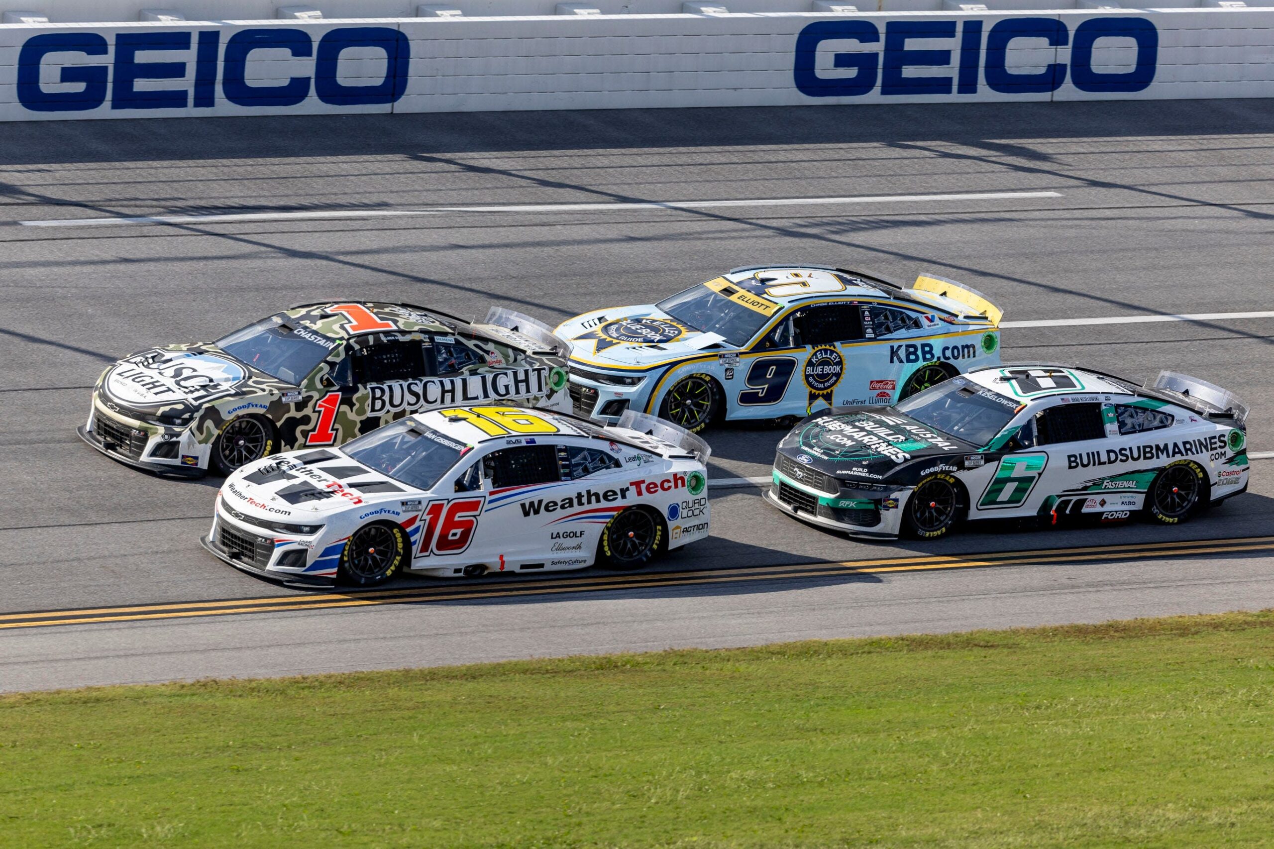 You are currently viewing By .006 seconds, Ricky Stenhouse Jr. wins NASCAR Cup Series YellaWood 500 at Talladega Superspeedway