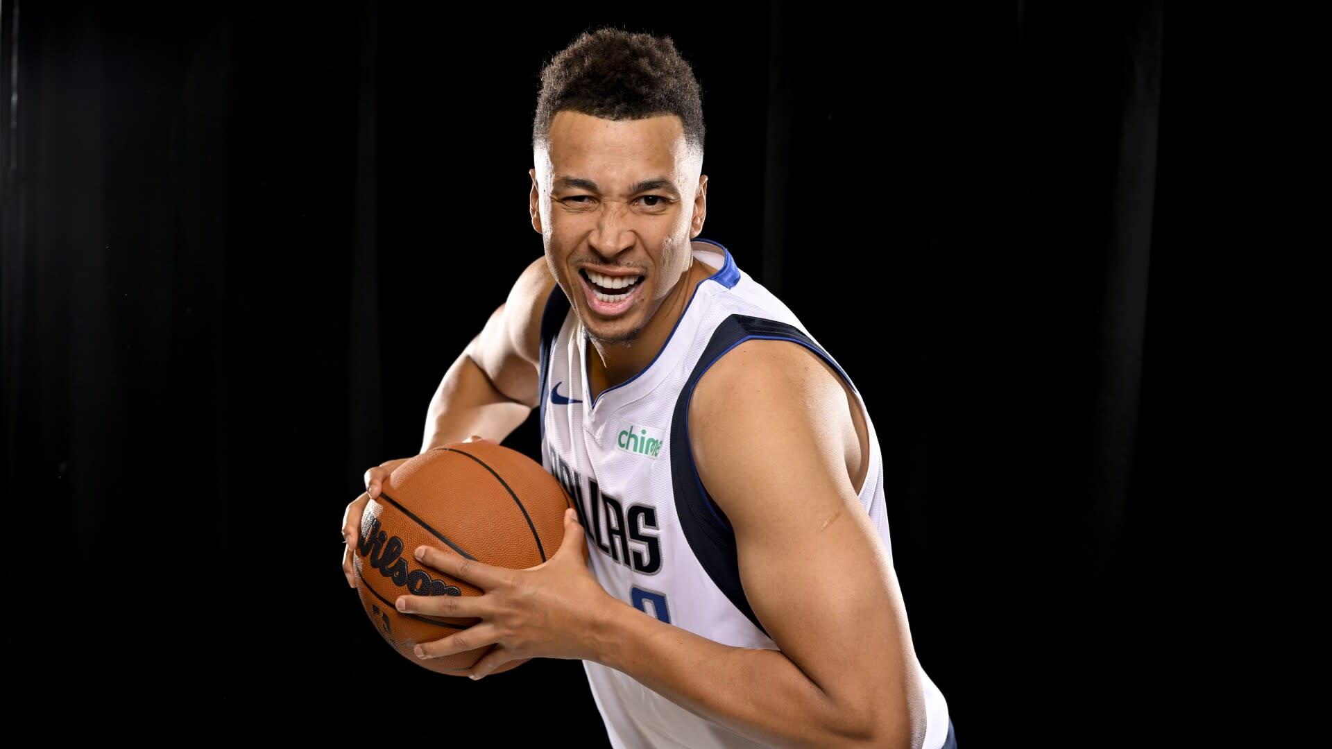 You are currently viewing Mavericks guard Dante Exum out about three months following wrist surgery