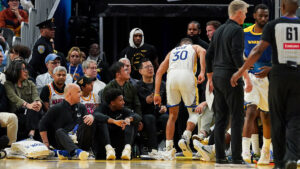 Read more about the article Steph sustained left peroneal strain, to be re-evaluated Friday