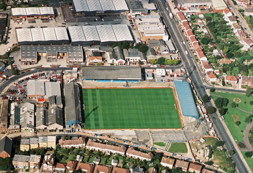 You are currently viewing David Beckham made debut at  forgotten stadium of Premier League club that was bulldozed for budget supermarket