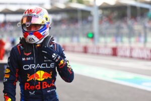 Read more about the article F1 Mexico Grand Prix LIVE: Max Verstappen starts on pole as Lando Norris challenges championship leader