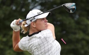 Read more about the article Hundreds of female golfers demand removal of transgender player Hailey Davidson