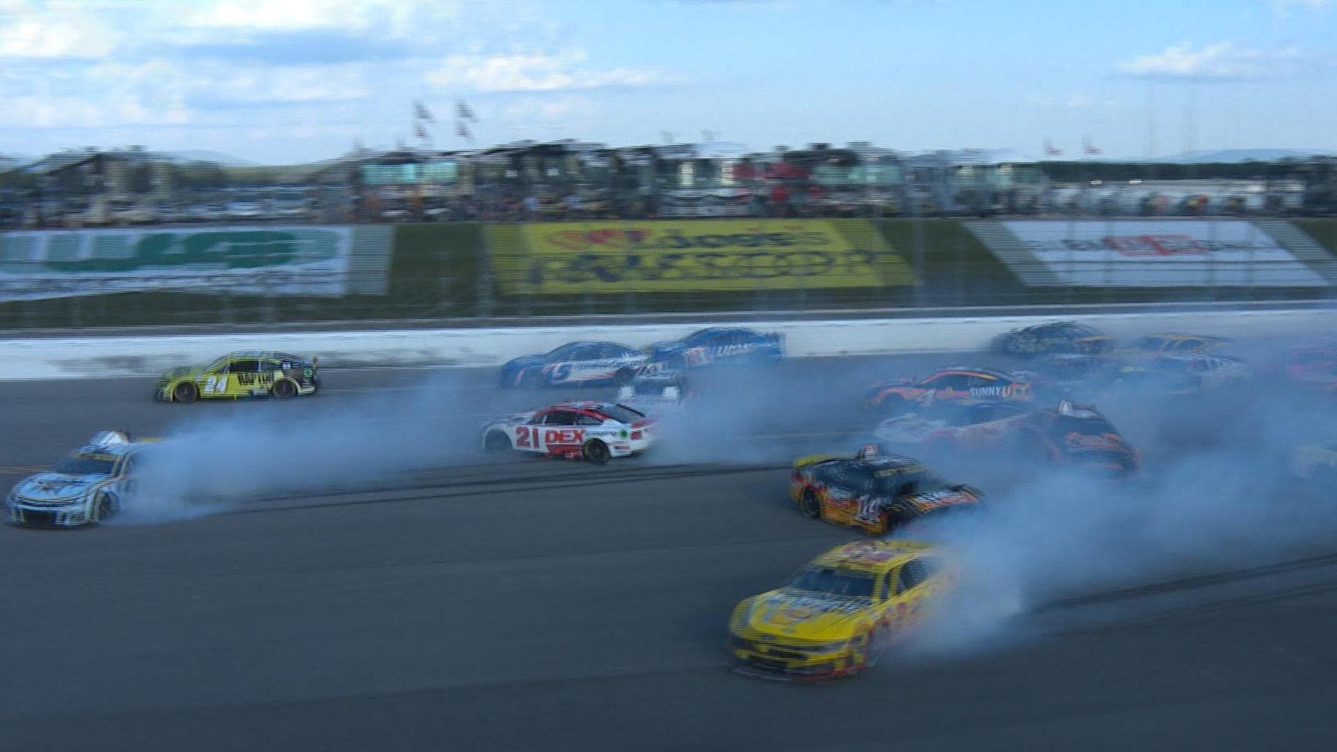 You are currently viewing NASCAR explains decisions with late-race caution that confused some at Talladega