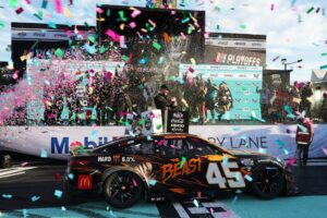 Read more about the article Homestead NASCAR race winners and losers: Tyler Reddick steals win, Kyle Larson spins out