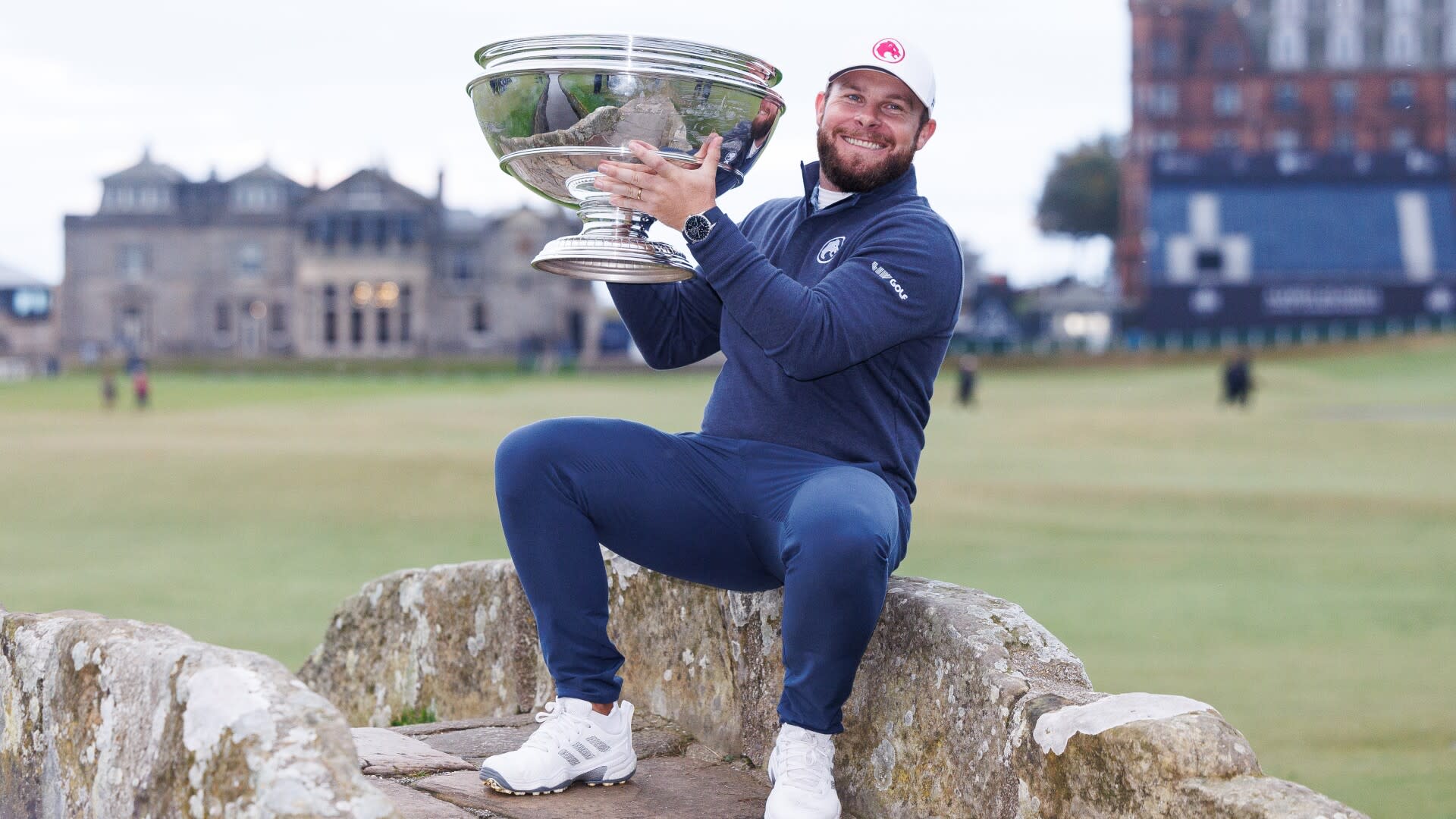 You are currently viewing Tyrrell Hatton birdies last on Old Course to win third Dunhill Links title