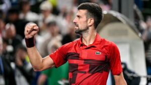 Read more about the article Djokovic overcomes ‘issues’ to set up Sinner final