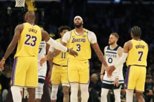 Read more about the article Anthony Davis dominates opener as Lakers’ offense runs through him