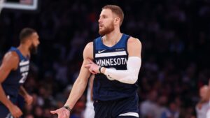 Read more about the article Donte DiVincenzo chirps at Knicks bench, gets into it with Knicks assistant Rick Brunson after game