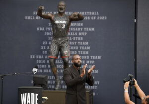 Read more about the article Dwyane Wade defends new Heat statue, brushes off criticism: ‘I don’t know a lot of people with a statue’