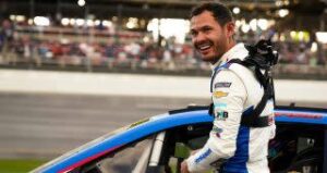 Read more about the article Kyle Larson boosts playoff footing, savors good fortune from Talladega top five