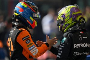 Read more about the article Oscar Piastri reveals ‘awkward’ F1 cooldown room moment with Lewis Hamilton