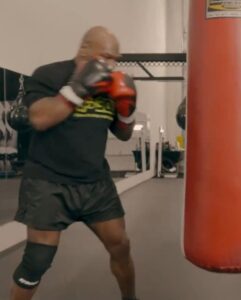 Read more about the article ‘This is impressive’ – Mike Tyson leaves boxing icon visibly stunned after watching legend train for Jake Paul fight during gym visit