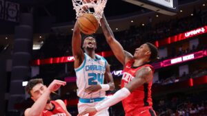 Read more about the article Hornets’ Brandon Miller with monster dunk, soon after leaves game with left hip soreness